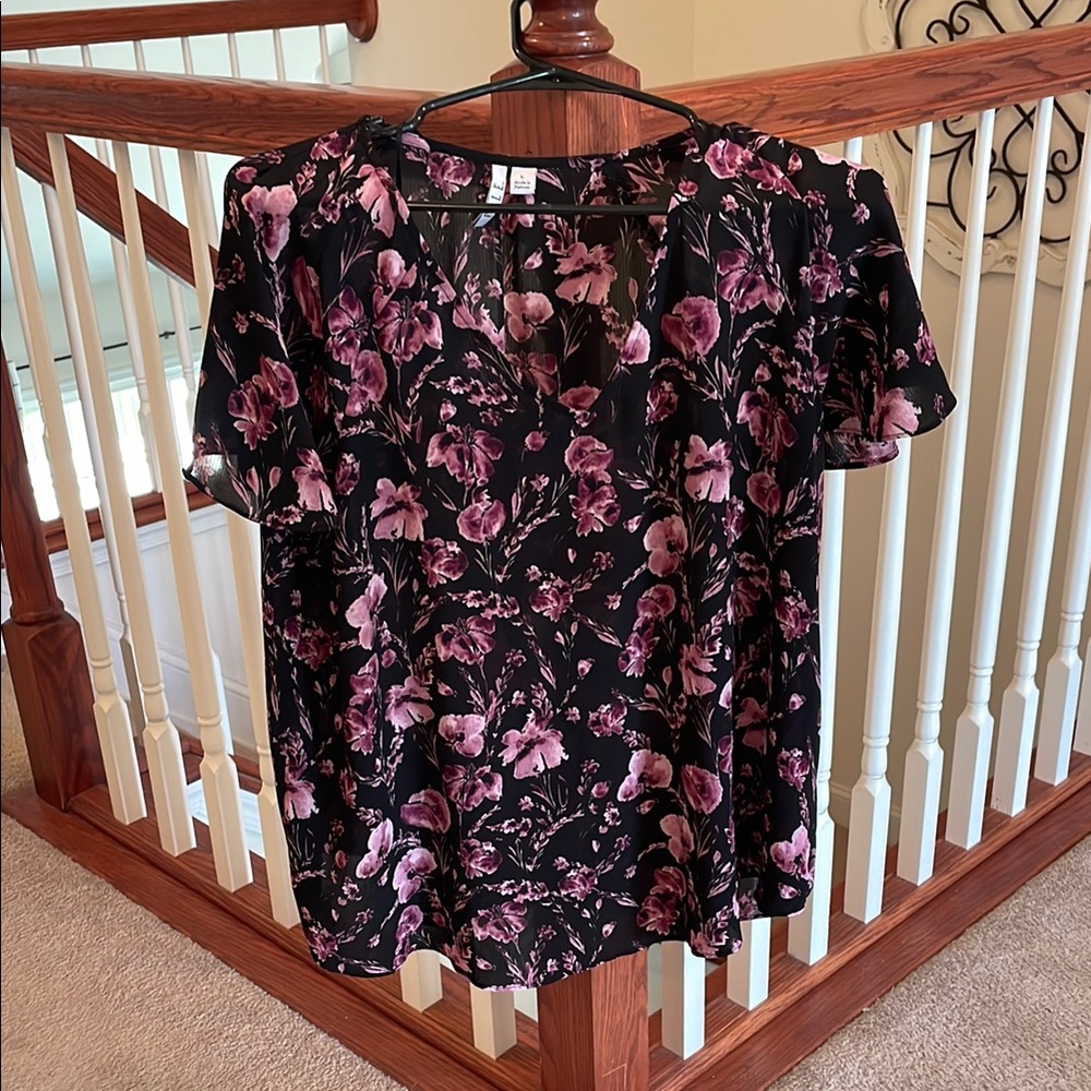 Flowy floral blouse